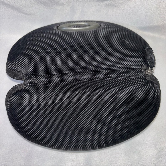 Oakley Black Nylon Vault Sunglass Case with Soft Drawstring Nylon Bag UNISEX - Picture 4 of 7